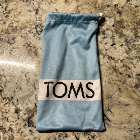 TOMS SUNGLASSES!! BLACK CAT EYE!! Brand new!! - Picture 4 of 5